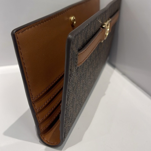 Michael Kors Reed Large Bifold Signature Snap Wallet Card Case 
Brown 
NWT - Picture 15 of 16